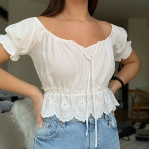 ‼️2 for $20‼️NWOT Eyelet Crop Top